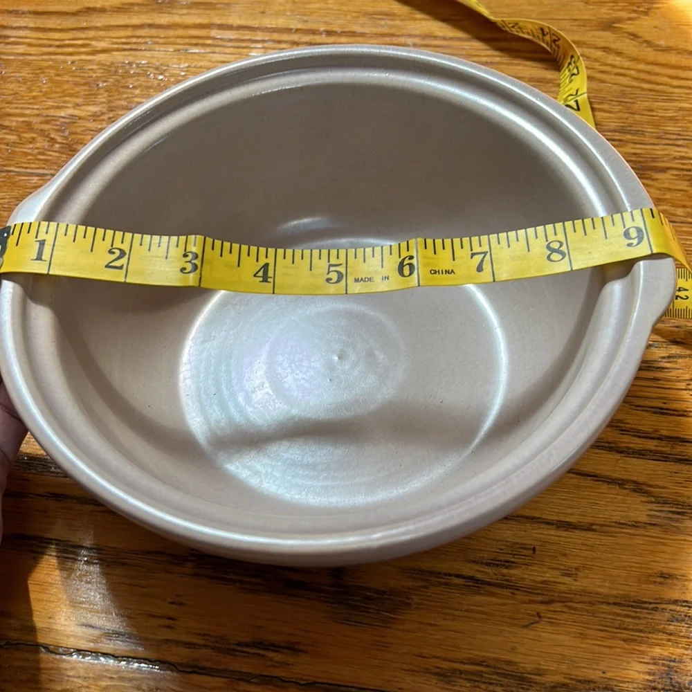 La Solana Scottsdale, AZ pottery. Casserole bowl with lid d.  MCM. Mauve/pink.